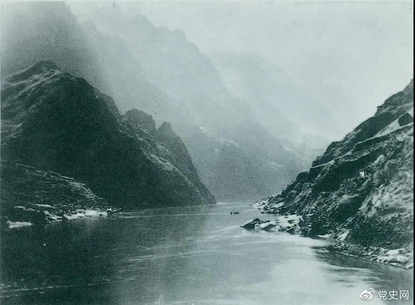 1935年3月中旬，红军三渡赤水，再次入川。随后，又出奇不意地于3月21日四渡赤水，佯攻贵阳，然后又向西北方向急进。图为赤水河。