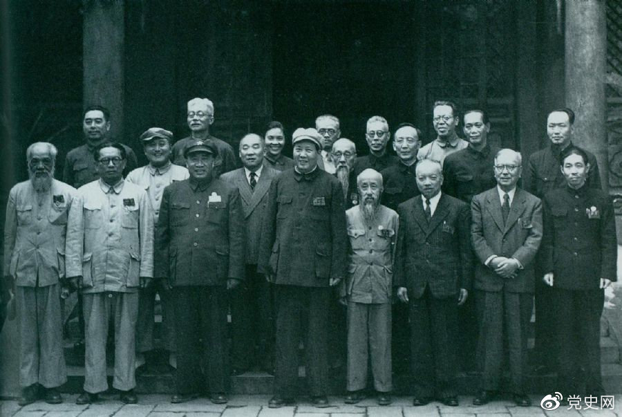 1949年7月5日，新政治协商会议筹备会常务委员合影。