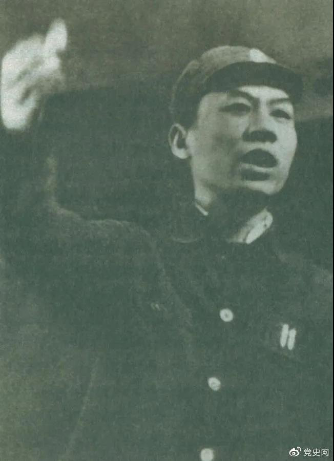 1943年，刘少奇在延安。